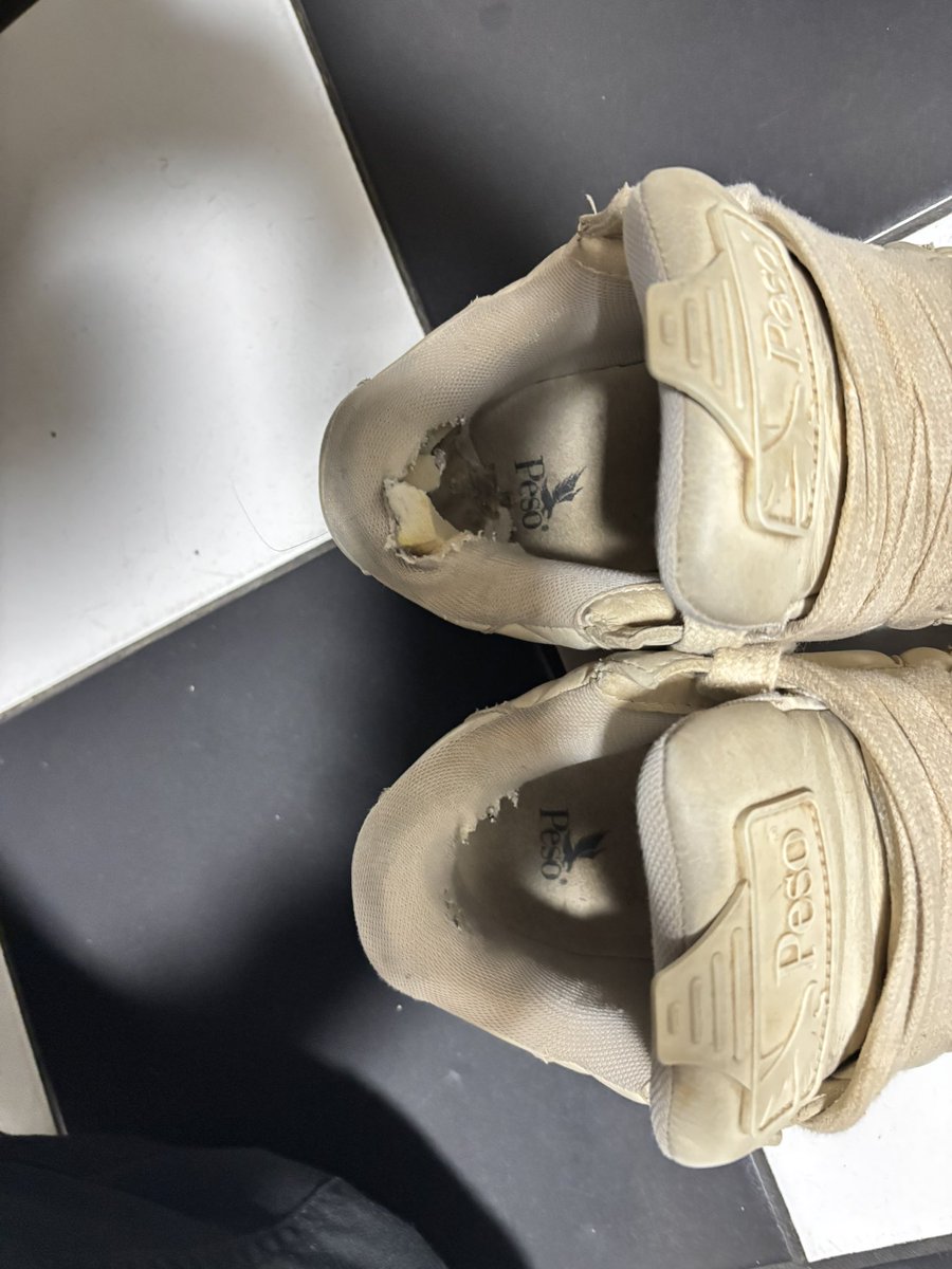 MasterHamfrey's tweet image. Guckt euch meine Schuhe an so kann der Master nicht mehr rausgehen!
Also los kauft die Masterschuhe!!!
@JamesCashm15047 @Juan177117 

#füße #feet #Sklave #zahlschwein #kontofick #Machtlos #Findom #zahlstümmel #dominanz #köpek #leder #fuß #spucken #Paypig #Alphamaster