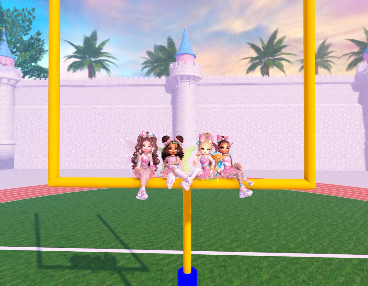 The Super Bowl is happening right now!!! 🏟 🏈 
And The Girls are here cheering right along! 🤗 
What team are you rooting for? 
(The Girls flashback photoshoot)