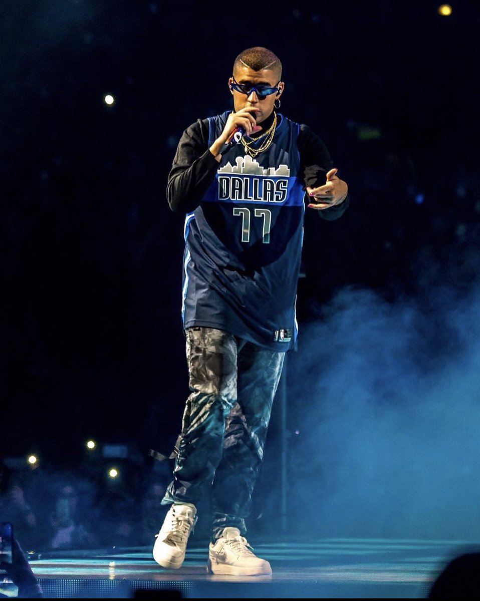 LukaUpdates's tweet photo. When Bad Bunny was wearing Luka Dončić jersey at his stadium concert https://t.co/WIx1BhsdP4
