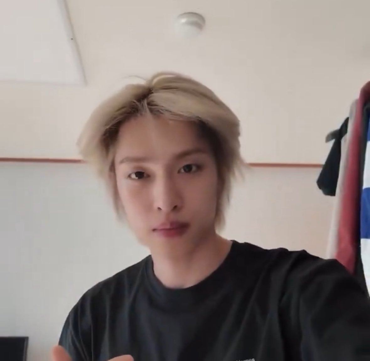 카메라 내리는 얼굴 너무웃겨