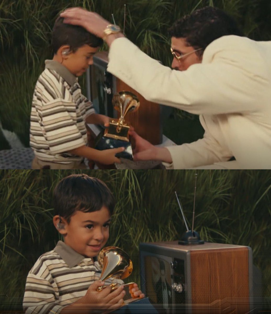 Imposible no emocionarse con este momento del Medio Tiempo del Super Bowl.

Durante su show, Bad Bunny entregó su premio Grammy a un niño, que representa al mismo Benito Antonio Martínez en su infancia, mientras le dice: “Cree siempre en ti” 🏆❤️

Un mensaje directo al corazón y