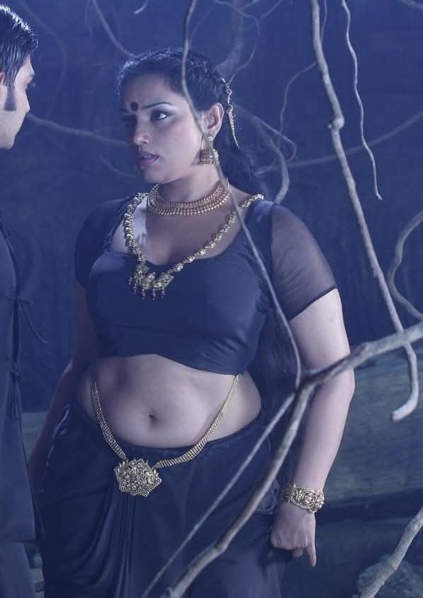 90s_beauties's tweet image. எல்லார் வீட்லயும் இப்படி மொலை பெருத்த குண்டி பெருத்த அத்தை, சித்தி, அக்கா னு ஒருத்தி இருப்பா.. 

நம்ம முன்னாடியே casual ஆ சேலை மாத்துவா, சைலண்ட்டா அவ அழகை ரசிச்சு கற்பனை பண்ணுவோம் 😍 

@pill_jio