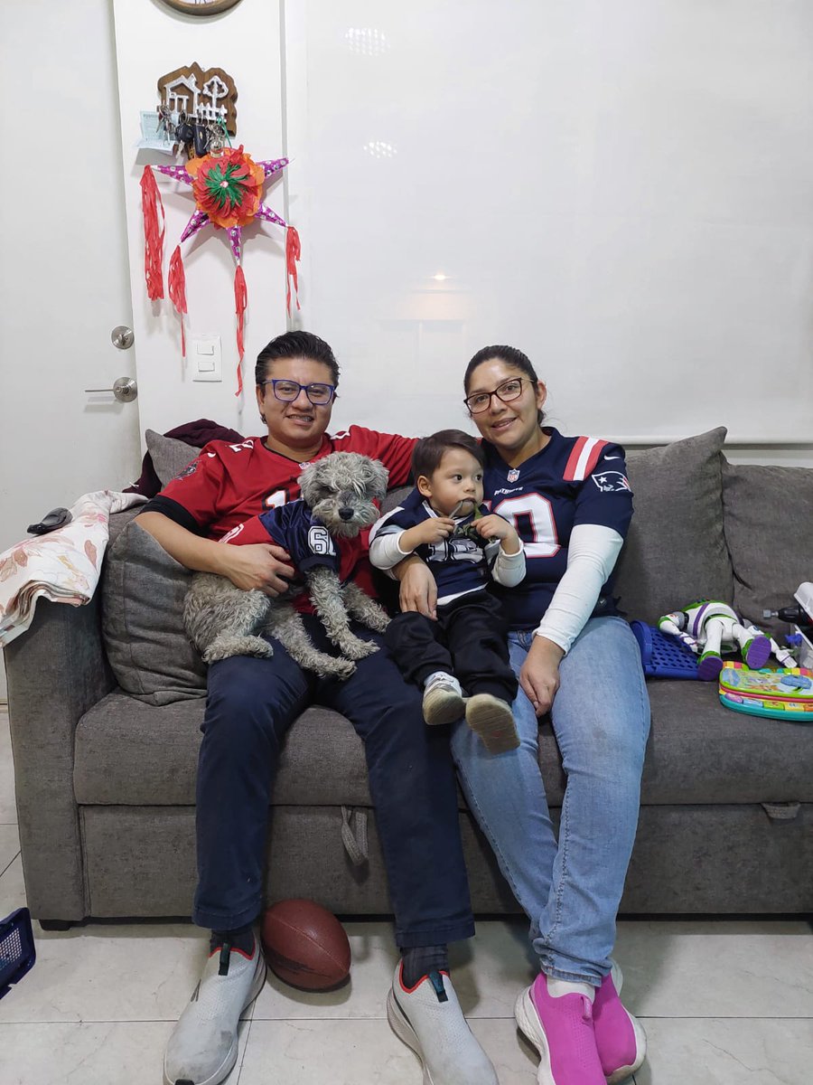 JBADOM's tweet photo. #SBInolvidable  vamos Patriots https://t.co/ghfUNijbFG
