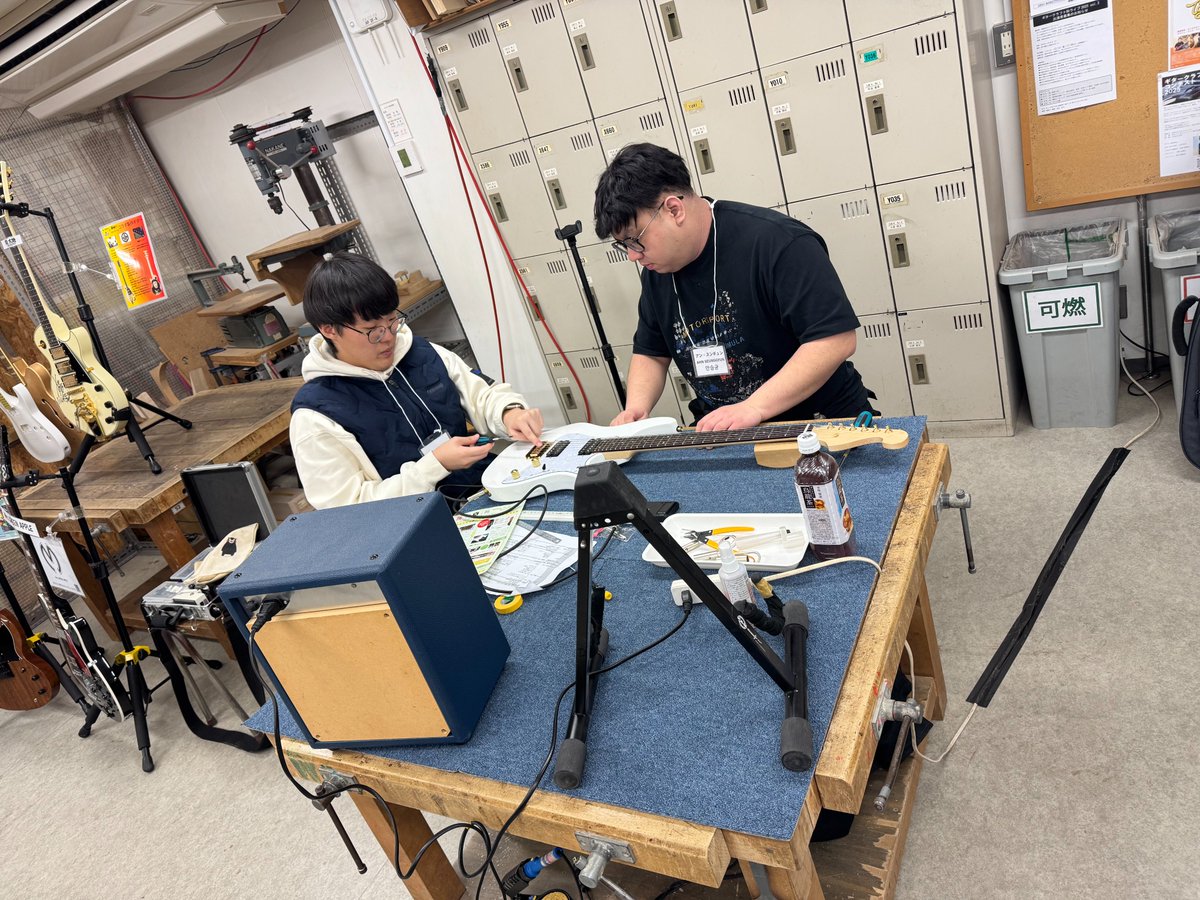 esp_guitarcraft's tweet photo. 先日のギター製作体験の様子！皆ちゃんと完成しました。
普段のオープンキャンパスでは他にもいろいろな体験授業に参加することが出来ます。また日本にお越しの際は是非！
ご参加いただきありがとうございました！ https://t.co/2cqSP03F6w