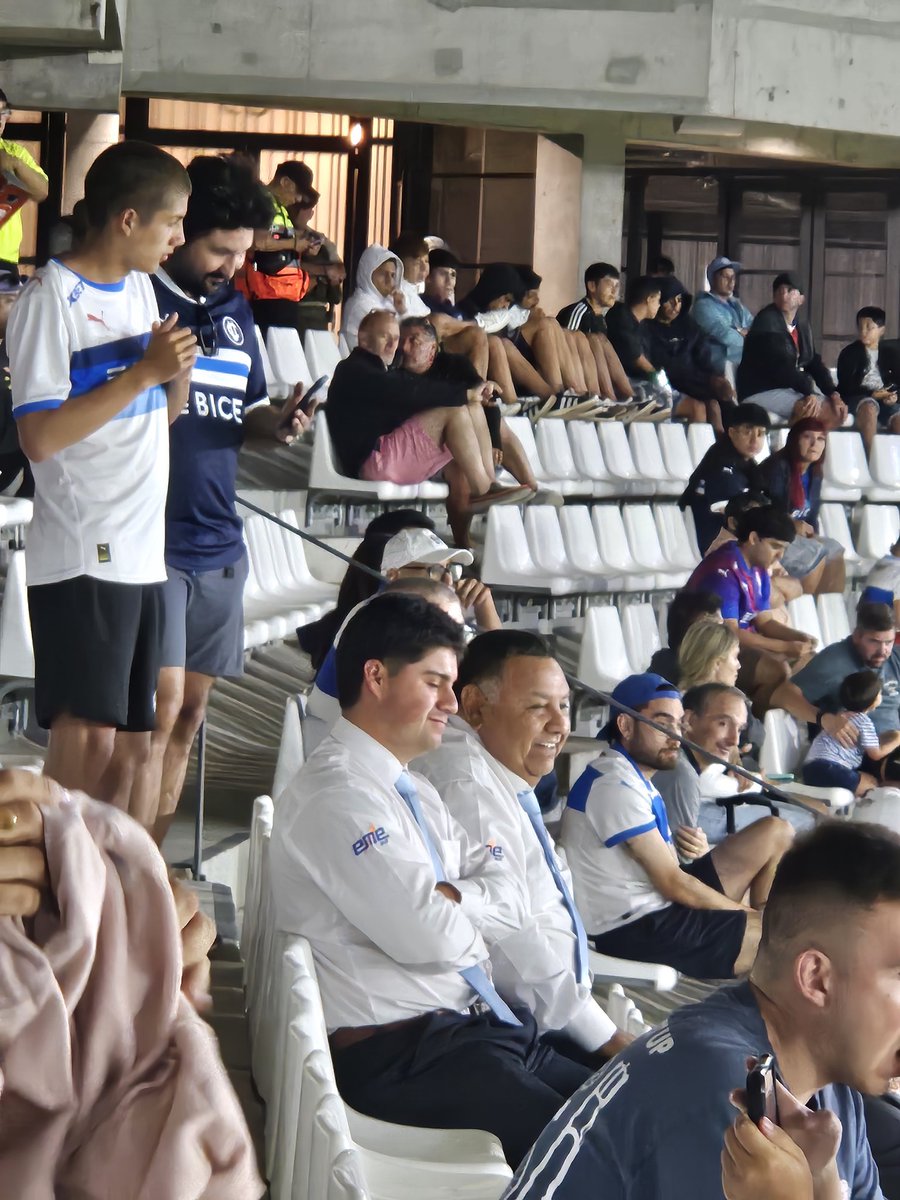 Los chóferes de los buses de los planteles del partido entre la UC y Concepción disfrutaron en la tribuna Livingstone del encuentro.