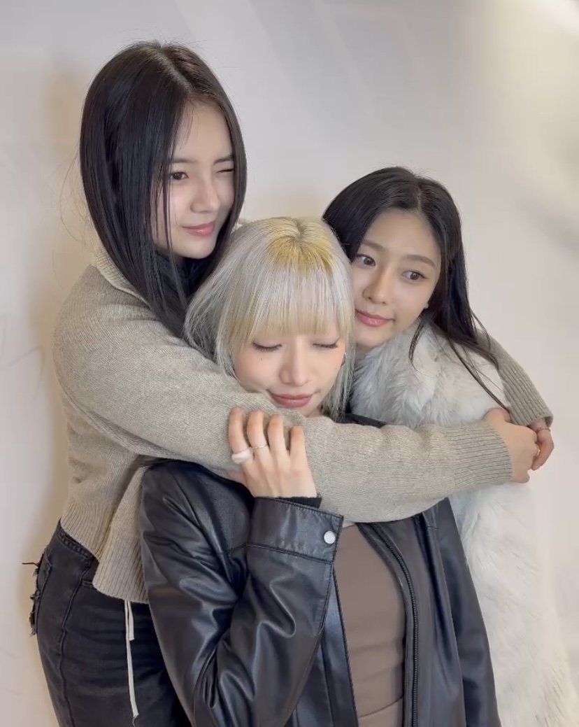 life4cuts_jp's tweet photo. 韓国ガールズグループ【Kandis】のHello さん Venny さん Lookyさんに人生4カット撮影いただきました📸💞

可愛いポーズ、ぜひ真似して撮ってみてください🫶
Kandis公式SNS→ @Kandis_JP

#Kandis #カンディス #캔디스 #BUSANDEPART #なんばマルイ #人生4カット #life4cuts_jp https://t.co/TBlA4B4Cck