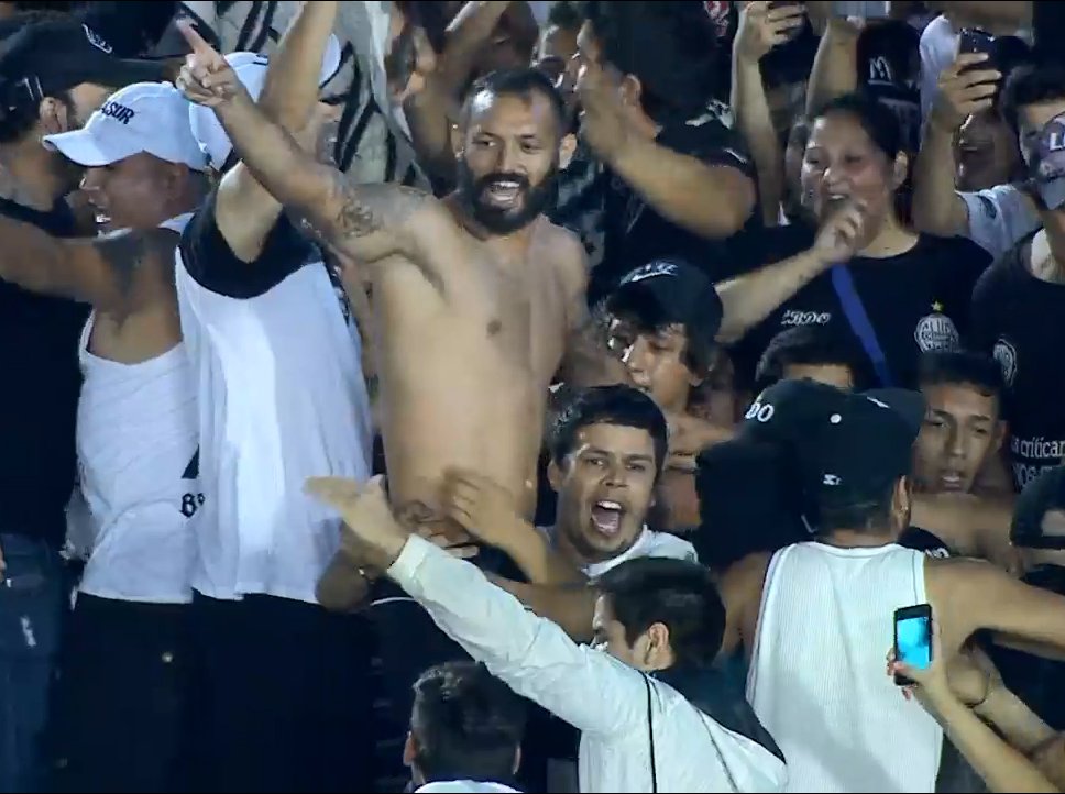 PollismoPostin's tweet photo. "Coyote Rodriguez y Raul Caceres son xerristas"

Coyote y Raul cuando terminó el partido: https://t.co/HNkMOibl9K