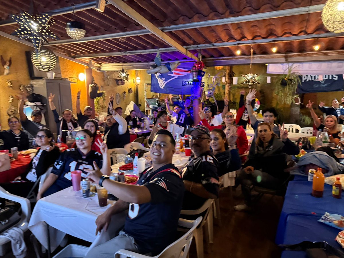JFRANCISCOPED's tweet photo. #PatriotsFansMorelia #RitualINoLVIDABLE https://t.co/ZjmyzSiSqz
