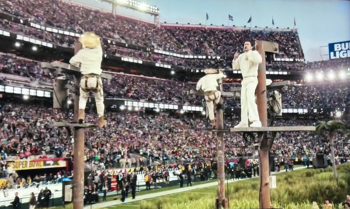 my father worked for 37 years in various jobs within our tribal utility company called the Navajo Tribal Utility Authority. A career that put food on the table &amp; a roof over our heads. Seeing the linemen representation during this performance was so real &amp; personal 🙌🏽