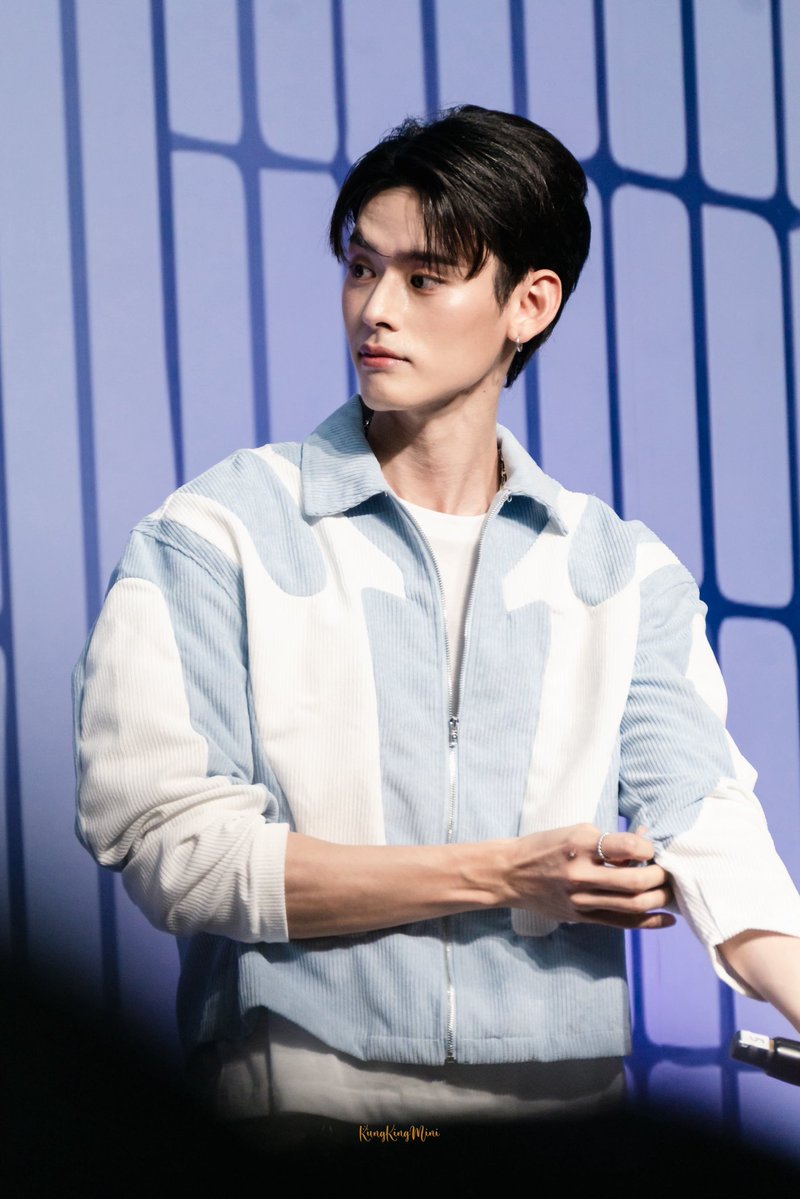 อย่าถกแขนเสื้อ มันหล่อ!!!!!!!

#NAY_PERSES
#ToyotaRoadSafetyxPerses
#PERSES #PERSES_TH