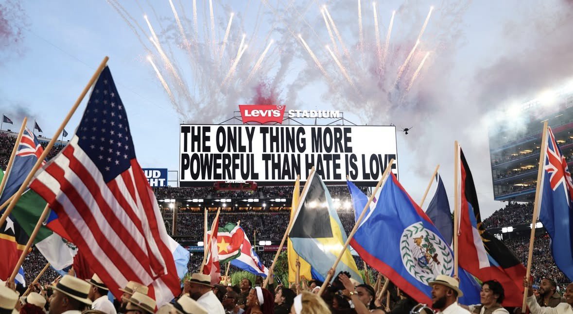 tem gente que fala que nem tudo é política. mas levar a cultura do seu país pro maior evento dos eua e declarar que a “américa” é bem maior do que imaginam, tudo isso durante um governo que odeia imigrantes… isso é político pra caralho