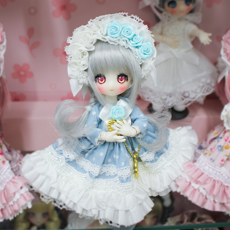 DOLLCExDOLLCE's tweet image. おはようございます🌞
昨日に引き続き寒い日が続きますね⛄
お住いの地域は大丈夫でしょうか？
お出掛けの際は気を付けてお出かけくださいね😌✨
本日DOLLCE秋葉原店は12:00-20:00で元気に営業致します💪

＃あまむす　#ミニスウィーツドール