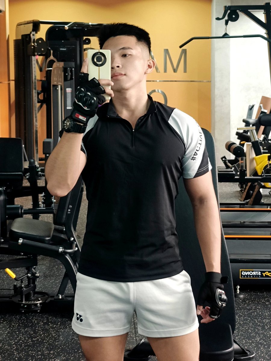 SingerTahi's tweet image. Tới giờ gym rồi, dậy chưa mấy cục vàng ơi... 💪
#tahi #singer #mister