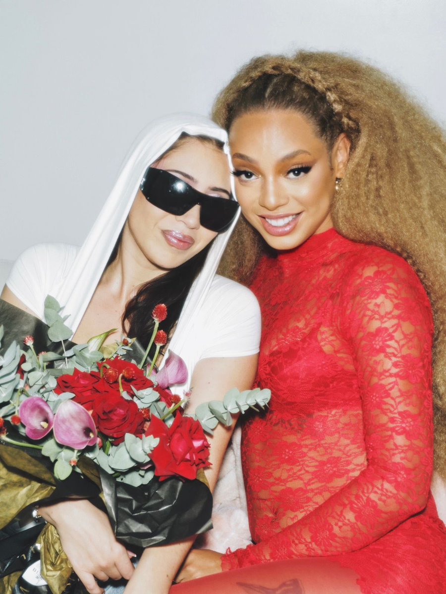 que sueño, <a href="/KALIUCHIS/">KALI UCHIS</a> ♥️💐

📸 <a href="/gabrielrenne/">renné</a>