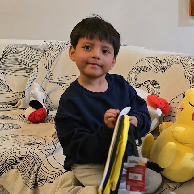 julianmiflaco's tweet photo. this is NOT the same kid. i need people to be serious rn https://t.co/v9S0fQfoYD