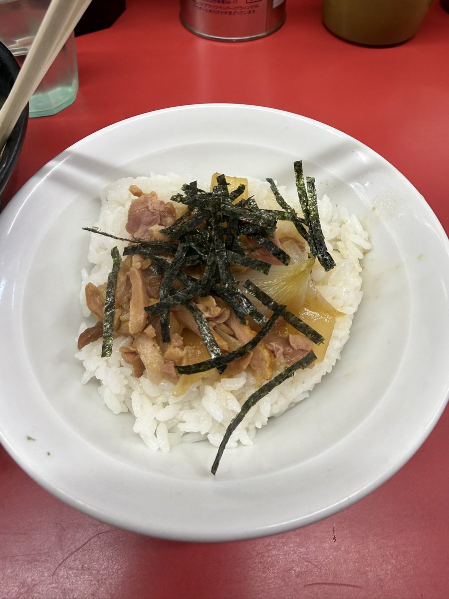 melon_time1's tweet image. チャーシュー麺とまぶし丼たべたよー！吉村家は荒々しい美味しさだったけど、杉田屋は丁寧な美味しさでした！まぶし丼もあつあつで美味しかった！ #ねき今日これ食べたよ見て