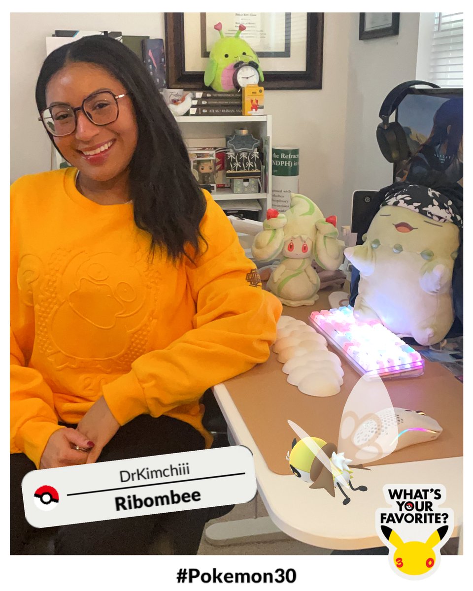 I had to redownload the Pokemon GO app just for this! Miss ribombee girl will always be my favorite 🤩 She had a good time at the half time show #Pokemon30