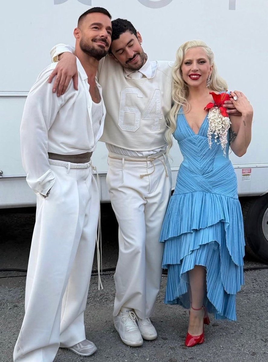 PopCulture2000s's tweet image. ricky martin, bad bunny &amp;amp; lady gaga