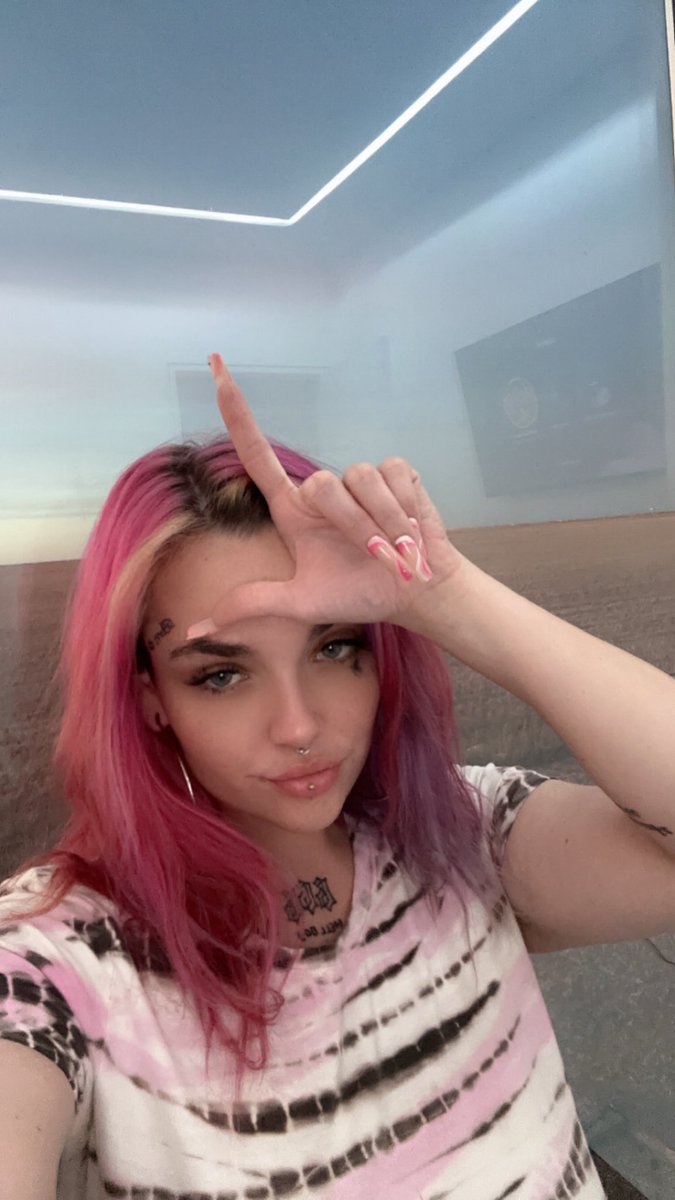 ❄️🐰 Naughti Nuff tweet media