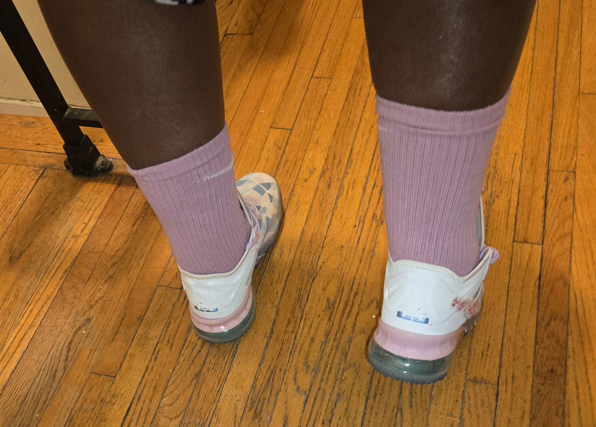 trudyspeaks's tweet image. Day 8 of #BHMKOTD5 
👟: Nike Lebron 18 x Atmos 'Cherry Blossom' 
#bhmkotd #lebron #nike #kotd #unboxedapp