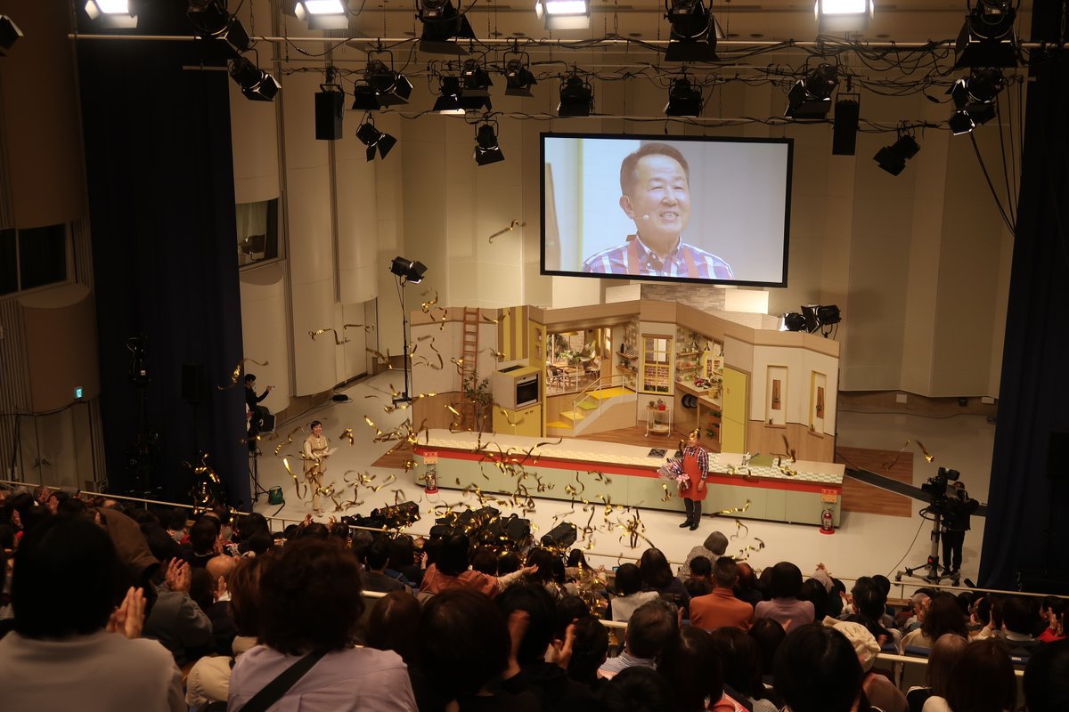 cbc_3puncooking's tweet photo. 番組講師・宮本和秀先生のご卒業公開収録、
2日間合わせて約800人の方にお越しいただきました❣

最後の収録も、
ご家庭で料理を作る方を第一に考え
丁寧に分かりやすく「うまい！」レシピを
素敵なお声で✨ご紹介いただきました✨

収録した内容は
3月19日(木)～21日(土)OAです📺是非ご覧ください🎵 https://t.co/ZfVoGf5ey0