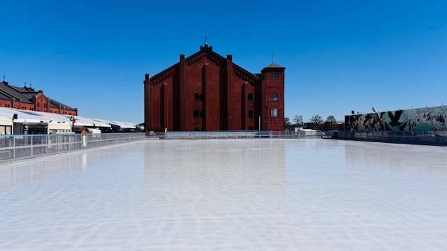 2月9日(月)
本日のアートリンクは13時にオープンします✨
 
横浜赤レンガ倉庫周辺は昨日とは打って変わり、真っ青な空が広がっています！   

オリンピックも盛り上がってきましたね⛸

 皆さまのお越しをお待ちしています

  #赤レンガ倉庫 #冬 #スケート #みなとみらい