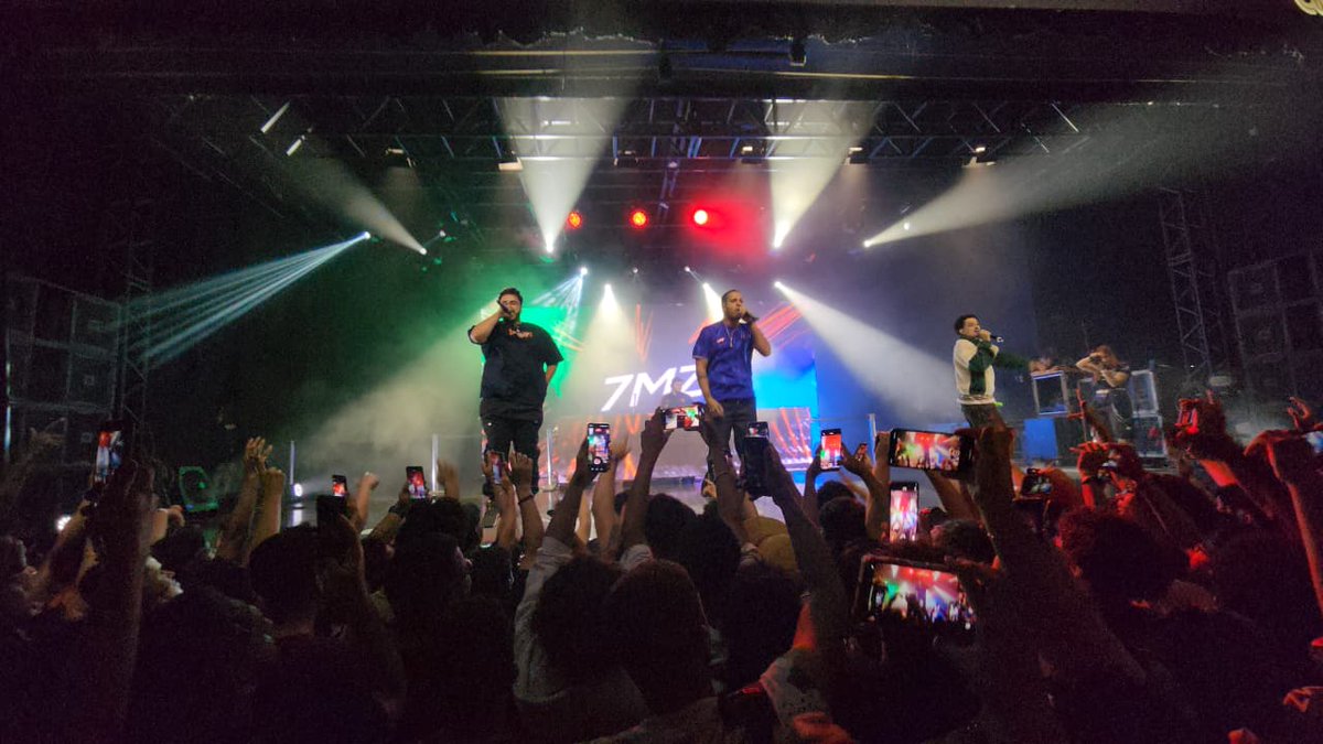 Nunca mais tiro uma foto dessa tá

Isso é 7 minutoz caralho 
<a href="/7MZoficial/">7 Minutoz</a> <a href="/7MZ_Lucas/">Lucas A.R.T.</a> <a href="/7MZ_Rodrigues/">Gabriel Rodrigues</a> <a href="/7MZ_PedroAlvez/">Pedro Alvez</a>