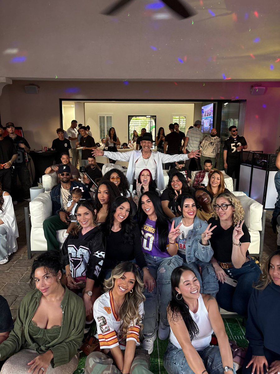 officialDannyT's tweet photo. This is the way you should watch the #SuperBowlLX  who’s playing anyway? https://t.co/AvFqHps4wF