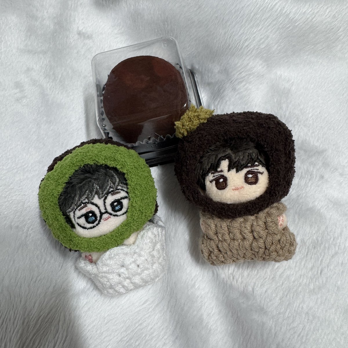 권모님의 이벤트로 받게된 두쫀쿠모자૮꒰⸝⸝>  ̫ <⸝⸝꒱ა

첫번째 사진은 어떤게 두쫀쿠 일까요❓

원우만 씌워줬더니 민규도 씌워달라해서 하나 뺏어서 씌워주고! 

5센치라 그런지 진짜 한입에 와앙하고 먹어버리고 싶음
진짜 존귀탱임(՞⸝⸝o̴̶̷̥᷅ ̫ o̴̶̷᷄⸝⸝՞)و♡