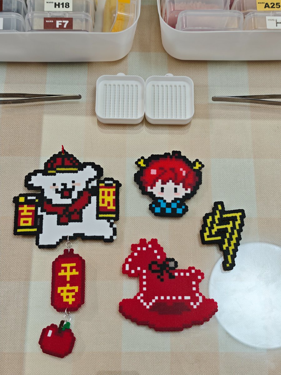 YQ7774's tweet photo. #BecomingChinese #ChineseTime 听说最近大家都想“成为中国人”，那必须写春联、玩拼豆、吃热乎乎的砂锅和火锅呀！ https://t.co/wREzwl2IAx