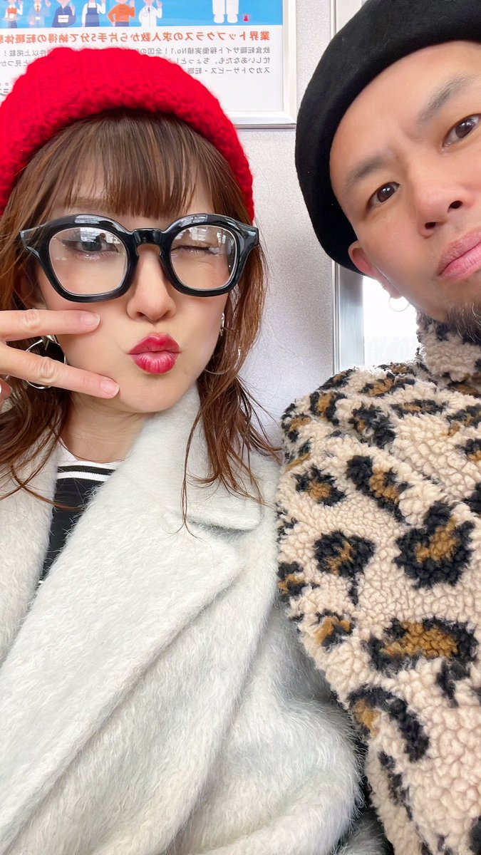 aka_71_net's tweet photo. ライブデート👫
2人ともやかましい服装でw
#proudgroove #おそろコーデ https://t.co/6lUSEpNTpr