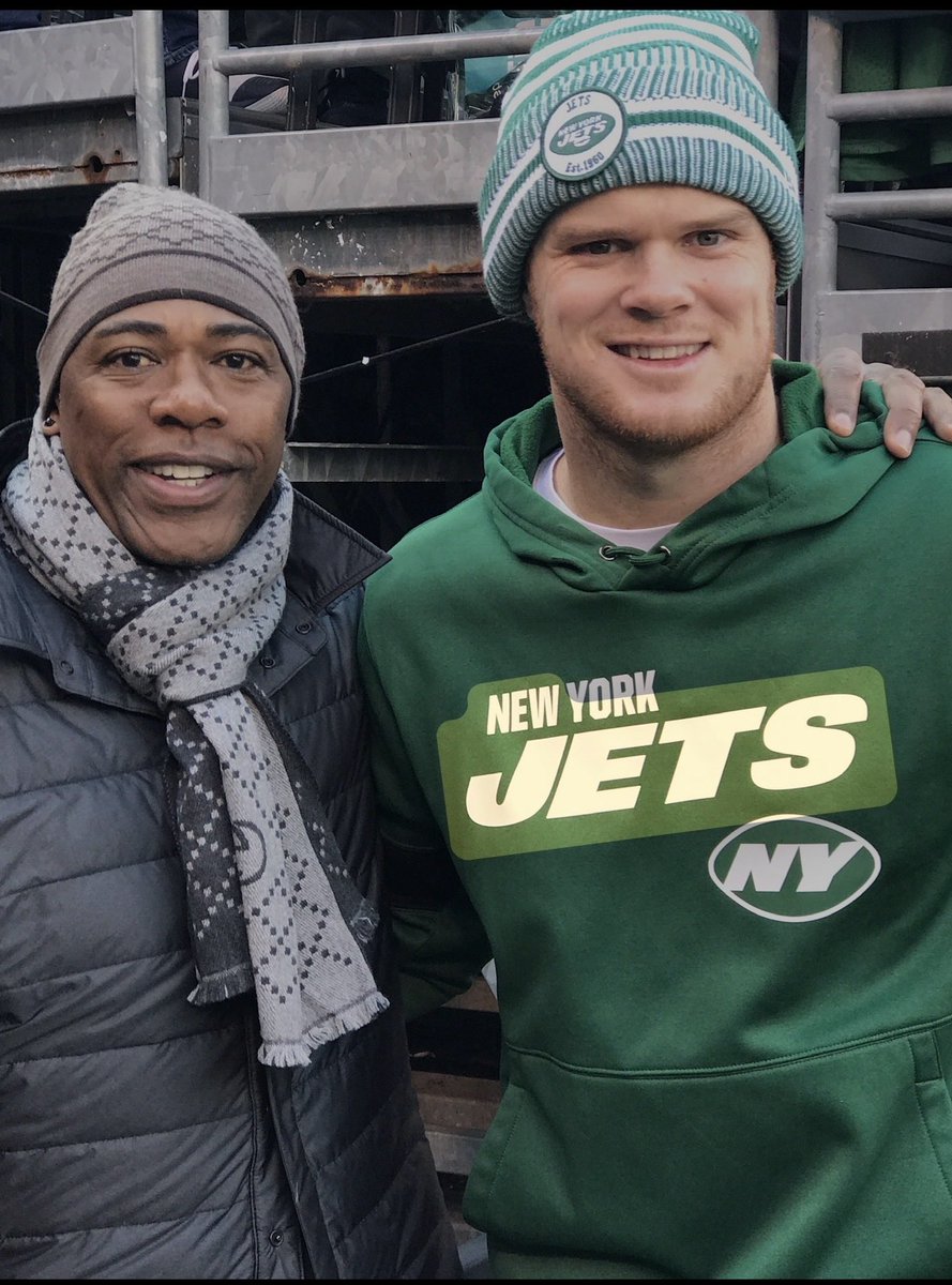 victorgreen2121's tweet photo. Congrats Sam!! Super Bowl Champion!! What a journey my friend. The pressure, the noise, the ups and downs… and you still came out on top. Proud of you. This is a moment nobody can ever take from you. Great job. Wish you were still a Jet. #SamDonald. https://t.co/X6wmWhiuRA