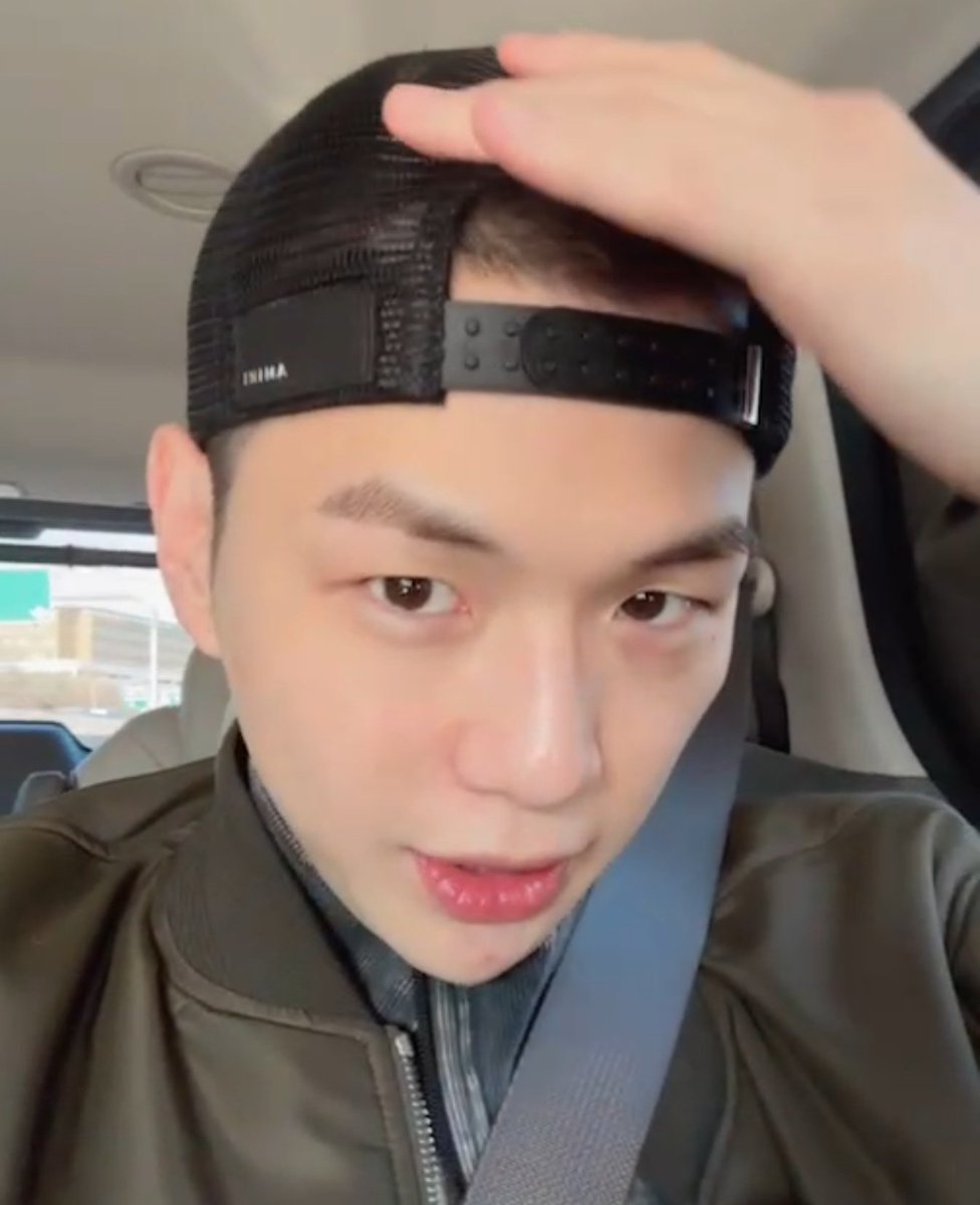 Maebelline1210's tweet image. 🐶 Actually I'm a bit tired right now. Last night I slept very late, because we had a great discussion about my future and creating an optimistic plan etc. I'm tired but I have slept 2 hours and shot an MV before right, so it's okay. 

🐶 Today we will have a camera with me to…