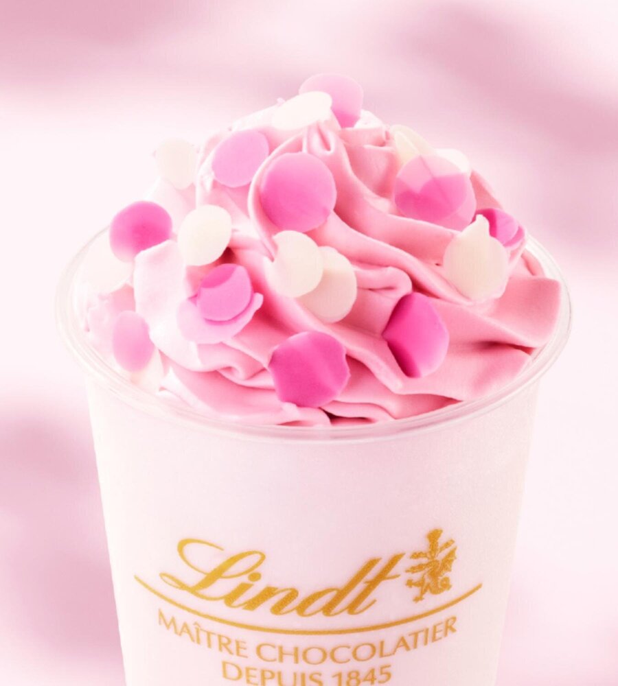 fashionpressnet's tweet image. リンツ“花びらチョコが舞う”「SAKURAショコラドリンク」桜シロップ×まろやかホワイトチョコ - fashion-press.net/news/143134