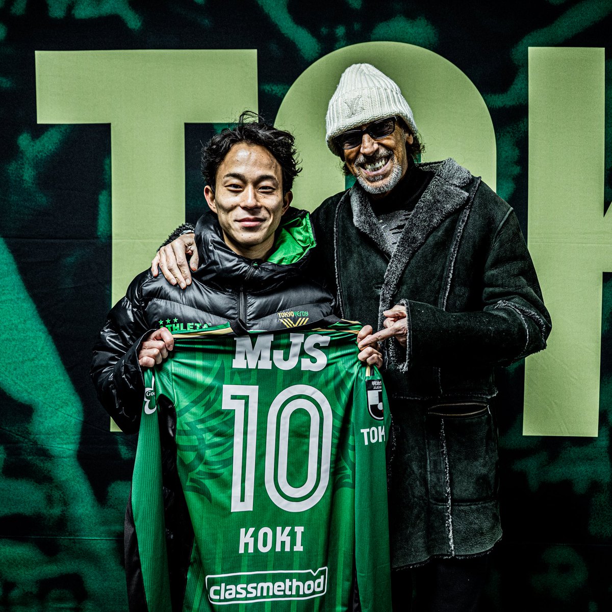 伝説の10番から新10番へ💚

ホーム開幕戦を観戦した #ラモス瑠偉 さんからキャプテン #森田晃樹 選手へエール✨

クラブの10番が受け継がれた瞬間でした🤝

PHOTO : Atsushi Kondo 
#verdy