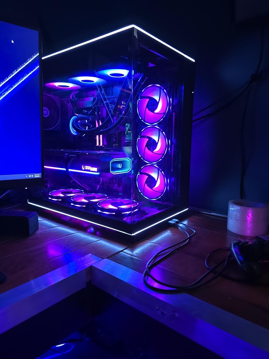 ZOTAC's tweet image. A beautiful build with synced RGB lighting 💡😌

reddit: Lepoolisopen

#ZOTACGAMING #ZOTAC #GEFORCE #RTX #PcBuild #GamingPC #PcSetup #Tech #PcHardware #PcComponents #PcGaming