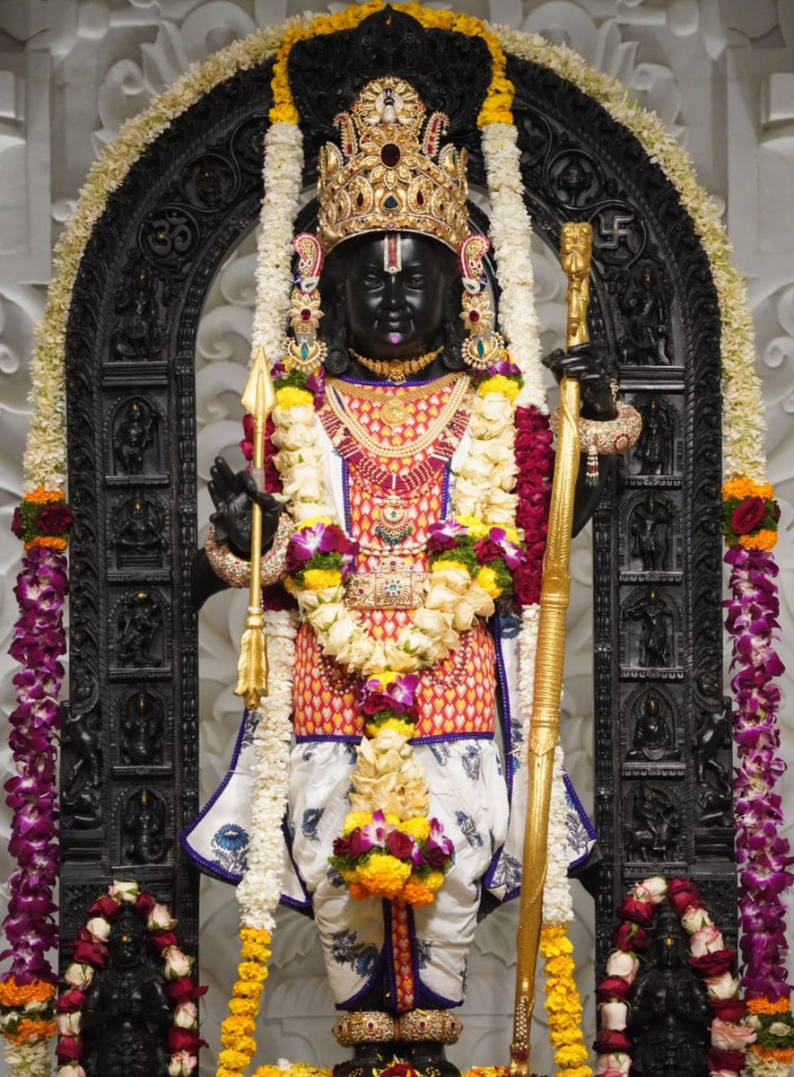 हतौं न खेत खेलाइ खेलाई। तोहि अबहिं का करौं बड़ाई॥

प्रथमहिं तासु तनय कपि मारा। सो सुनि रावन भयउ दुखारा॥

भावार्थ:-रणभूमि में तुझे खेला-खेलाकर न मारूँ तब तक अभी क्या बड़ाई करूँ। अंगद ने पहले ही उसके पुत्र को मार डाला था। वह संवाद सुनकर रावण दुःखी हो गया॥

जय सियाराम 🙏🚩