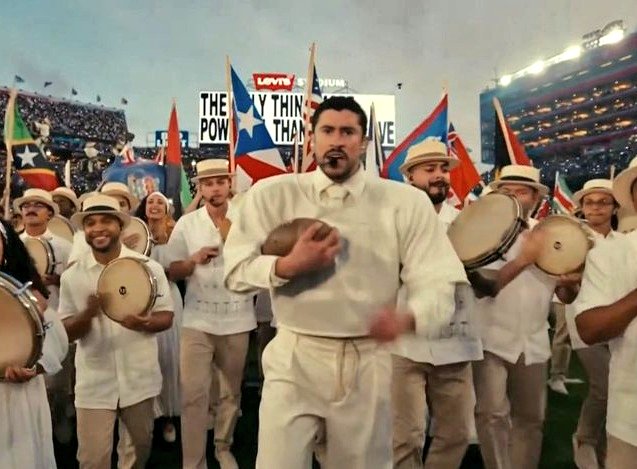 #BadBunny en el 2017, en el Callao.

<a href="/sanbenito/">Benito Antonio</a> en el #SuperBowl .