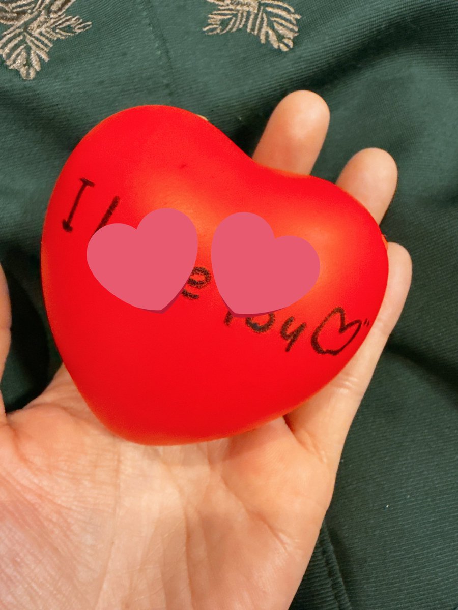 s28_23y's tweet photo. すとふぇすサインボール交換求む！
どなたか交換出来る方いませんか？

譲)🍓💛くんサインボール

求)⚔️💚又は 🍓🩷くん又は⚔️❤️くん
ならどなたでも大丈夫です

#すとふぇすグッズ交換 
#すとふぇすサインボール
#すとぷりグッズ交換
#KnightXグッズ交換 
#騎士Xグッズ交換 https://t.co/SrIpdPuI0M