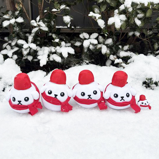 ねぇ知ってる？雪は音を吸い込むから、雪が降ると街が静かになるんだって。
#豆しば