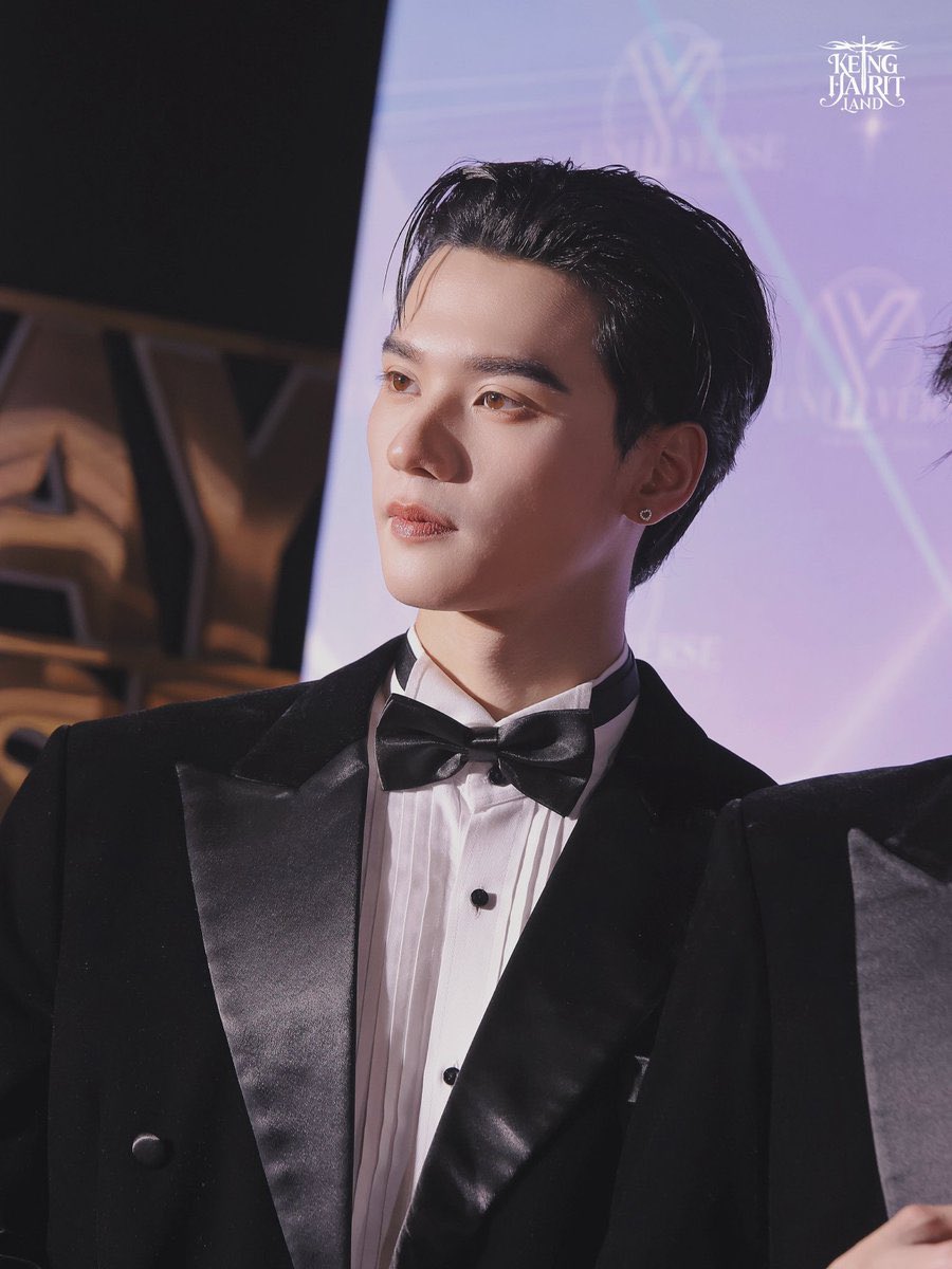 สีตาของเก่งนี่เห็นกี่รอบก็เว่อ ๆๆๆ เวลาโดนแสงมันแบบ ปึ้งงงง มีเสน่ห์อะ