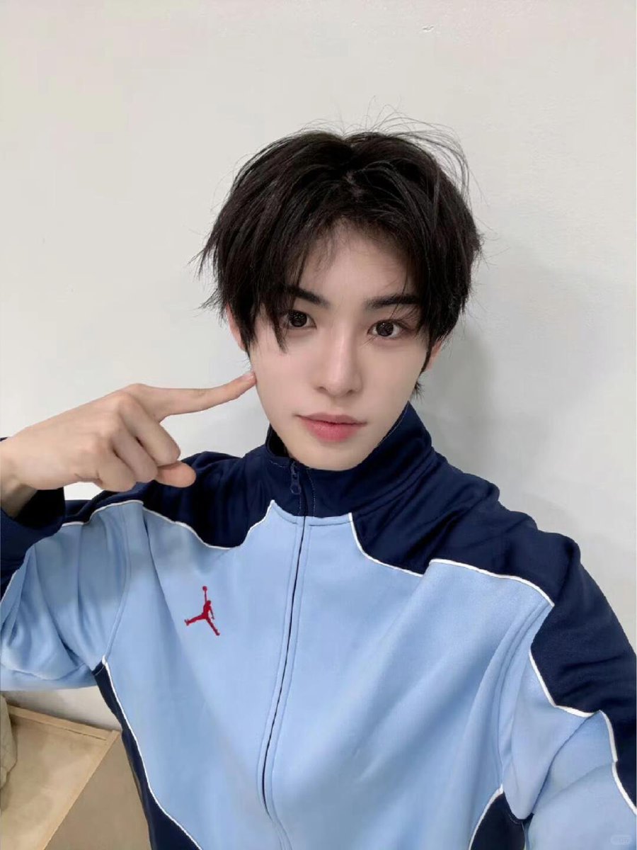 IdolRecommend's tweet photo. IDOL RECOMMEND🌟- CHOI MINJE (최민제）

☆ Nationality: Korean 🇰🇷 &amp; New Zealander 🇳🇿
☆ Birthday: 2006.05.12
☆ Height: 185cm
☆ Special Skills: Double Dutch jump rope, beautiful handwriting, English
☆ Hobbies: Basketball, watching movies
☆ Group: #KickFlip 
☆ Company: JYPE https://t.co/JAwJSNg4SV