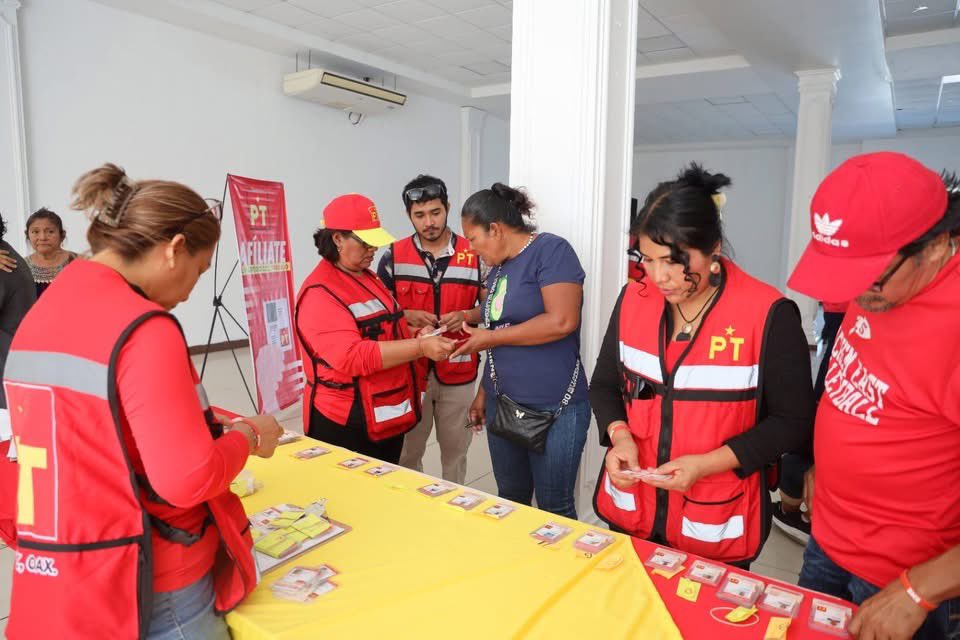 El PT Salina Cruz se fortalece con Daniel Mendez Sosa.

En asamblea  este Domingo se refrendó el trabajo a favor del <a href="/PTnacionalMX/">Partido del Trabajo México</a>  en el Estado de Oaxaca con una intensa campaña de   afiliación a favor del partido cien por ciento Obradorista

<a href="/BenjaminRoblesM/">Benjamín Robles</a>  <a href="/PT_Oaxaca/">Partido del Trabajo Oaxaca</a>