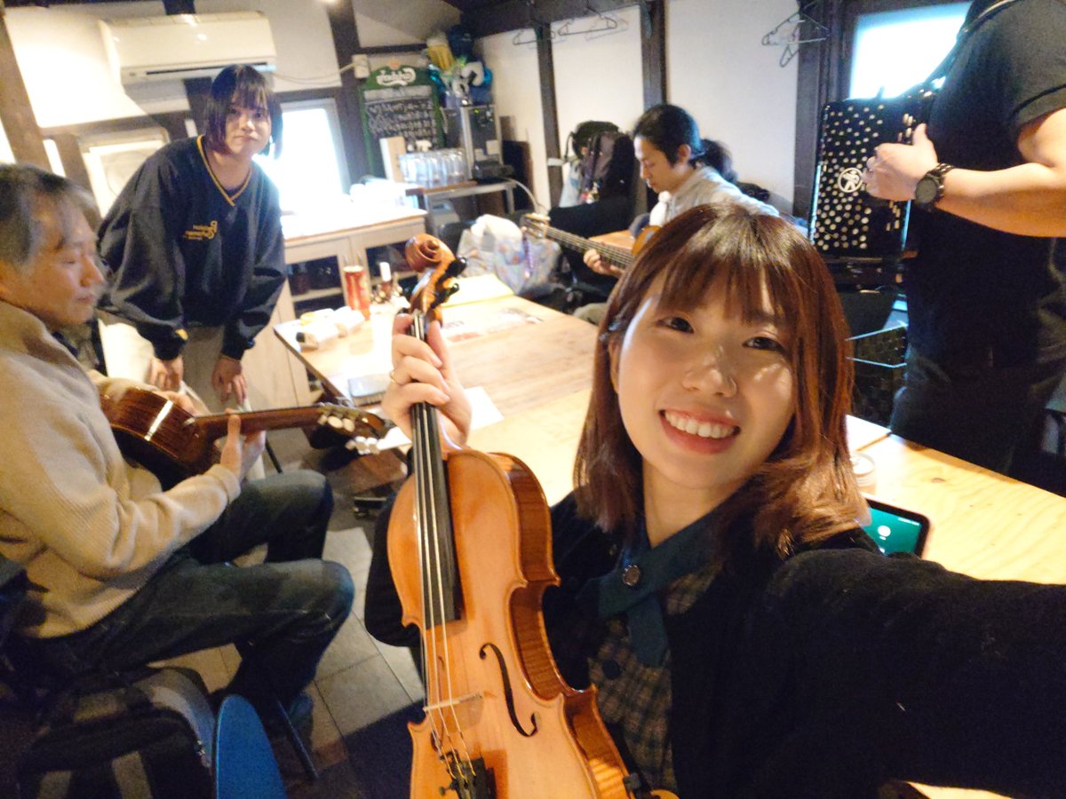 8日の午後は
はじめようジプシージャズセッションでした！雪の中お集まりいただきましてありがとうございました✨🫶
次回は3/15（日）です♬
大阪セッションと被ってましたが、近場でmaicoと少人数で、まったりやりたい方はぜひ！！