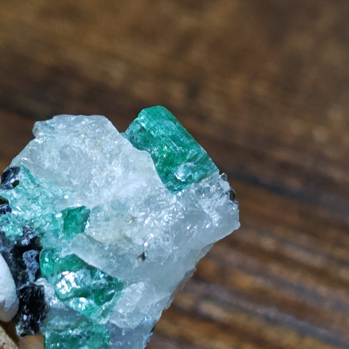 めちゃくちゃ綺麗なるエメラルド原石をお迎えしました