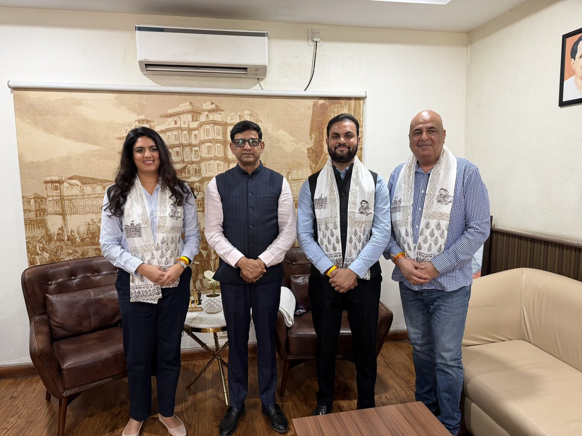 It was a pleasure to welcome <a href="/PrernaSian/">Prerna Bhardwaj</a> , Mayor of Gerrards Cross, Buckinghamshire (UK).
Our interaction reflected a shared vision for cleaner cities, strong civic systems, and citizen-focused governance. Glad to see Indore’s work in urban management and sustainability inspiring