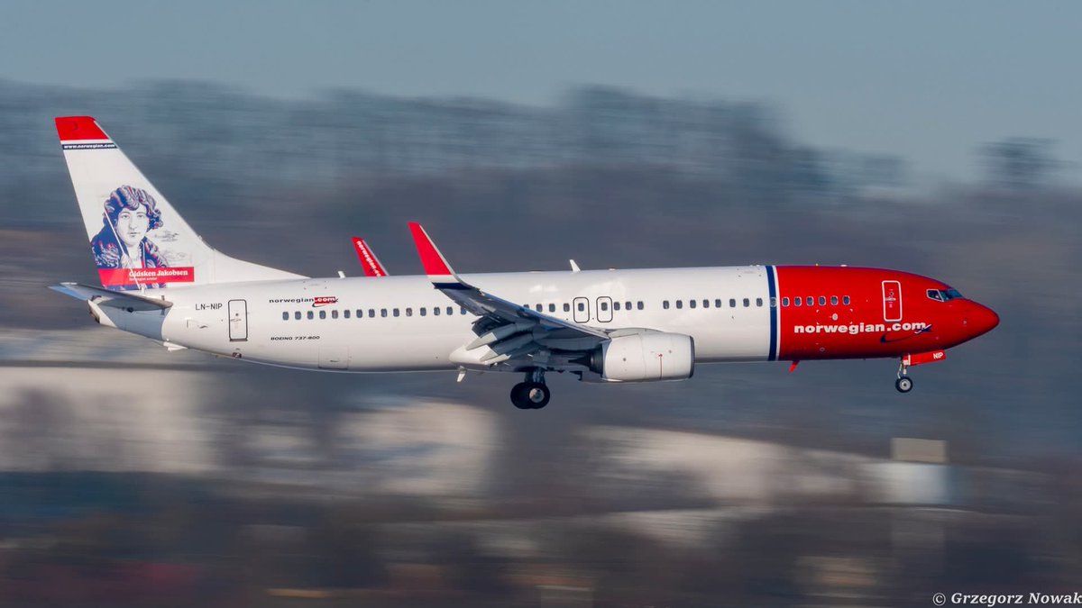 KrakowAirport's tweet image. Słońce nieśmiało wygląda zza chmur🌥️
Przez większość dnia niebo jednak zachmurzone i lekki mróz❄️ Pozdrawiamy z #KrakowAirport✈️ i życzymy inspirujących podróży, zwłaszcza tym pasażerom, którzy wybrali zimowe szaleństwo…narty,deski i sanki. 🎿⛷️🛷
📷 Grzegorz Nowak #spotting