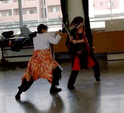 さてと…仕事も終わって
少しご飯食べれそうだから
台本読みつつ何か
軽く食べますかね。

あと、チケットご予約頂き
本当にありがとうございます😭
皆様のお陰で個人的目標枚数が
あと1枚なりました🥹
場所は遠いですが2000円で
観れますので
是非観に来てください✨
 #ダークサイド・ムーン