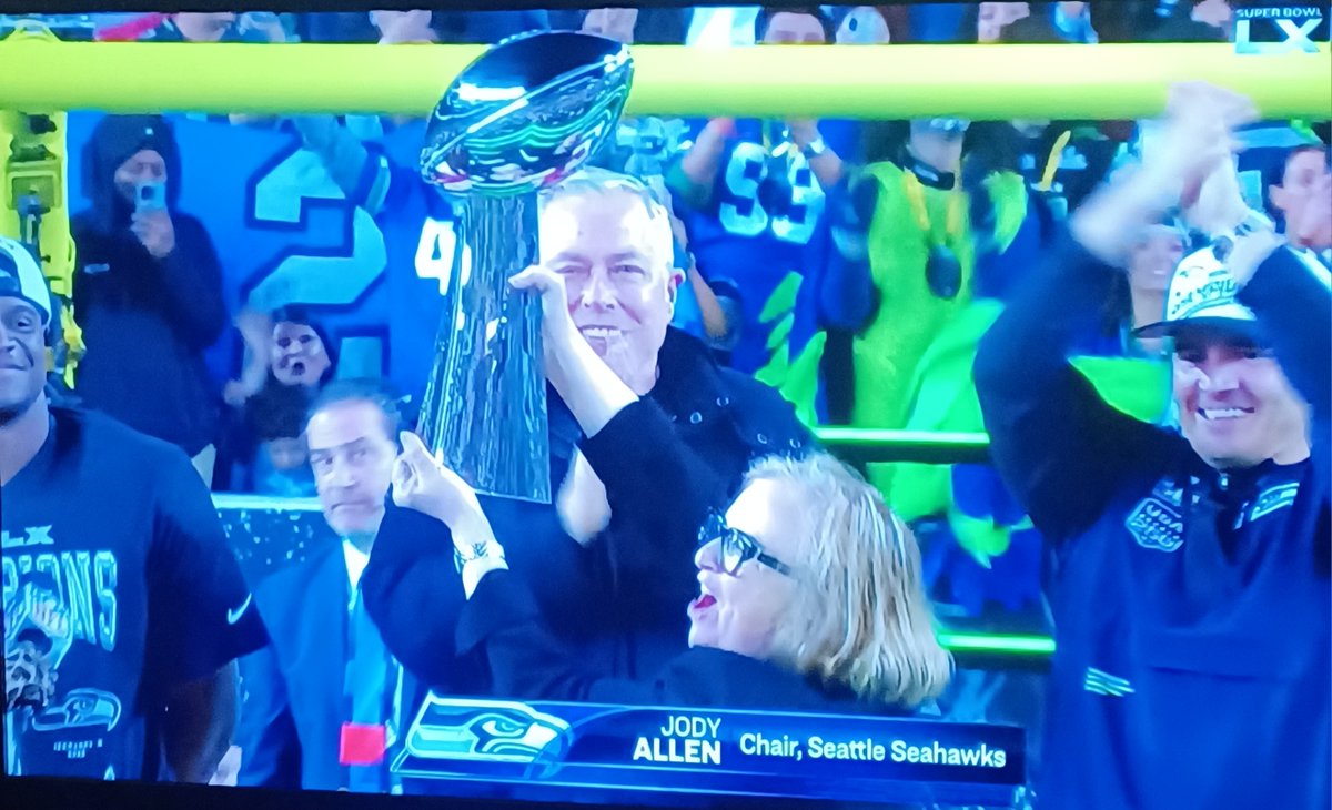 parkerandtheman's tweet photo. ... And the Lombardi!  Jody Allen took control of the #Seahawks when her brother Paul Allen (Microsoft co-founder) died 2018. There are still plans to sell the team once his trust gets rid of #NBAs Portland Trailblazers.  But for now Jody adds a 2nd ''Vince'' in Seattle https://t.co/ht4lKnH96q