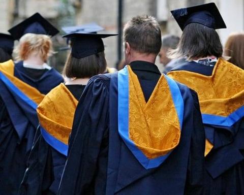 As their debts rise, graduates reveal how loans are reshaping careers, finances and faith in the system. tinybfs.com/t/xsxtE4